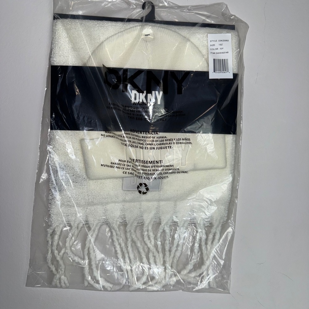 DKNY Beanie and Scarf‎ Set Ivory White Winter Knit Fringe